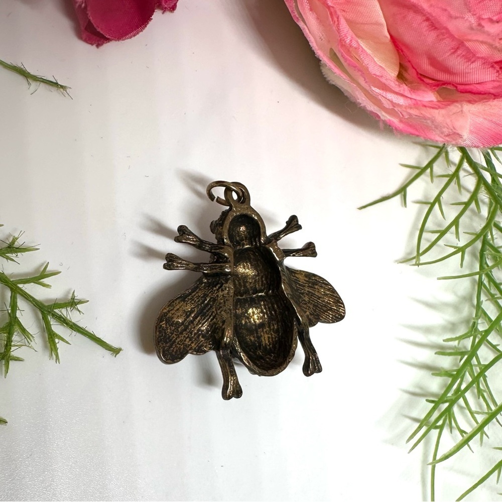 NEW⚜️Honey Bee Crystal Embellished Charm - Picture 4 of 5